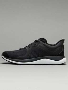 Lululemon Sneakers, Women's Chargefeel Low Workout Tennis Shoe, size 8